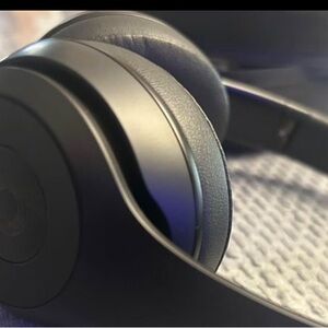 Wireless beat headphones